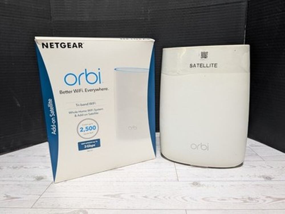 NETGEAR Orbi RBS50 Tri-Band Wi-Fi Add-on Satellite White Up to 3 Gbps